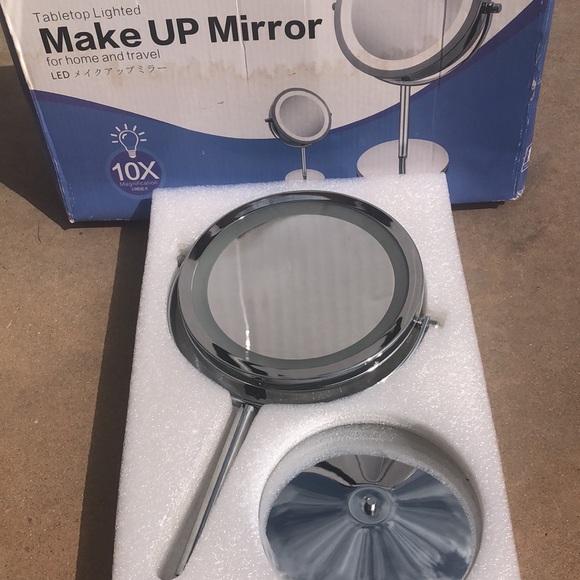 MAKEUP MIRROR LIGHT UP - Picture 1 of 9